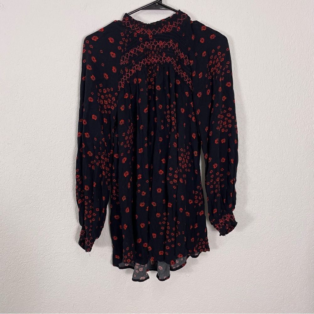 Free People Black with Red Floral Mock Smocked Neck Long Sleeve Tunic Top‎ Small